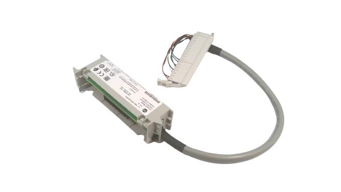 Allen Bradley 1492-CM1746-M10