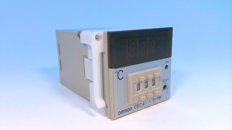 Omron E5C4-R20J 0-399C AC110/120
